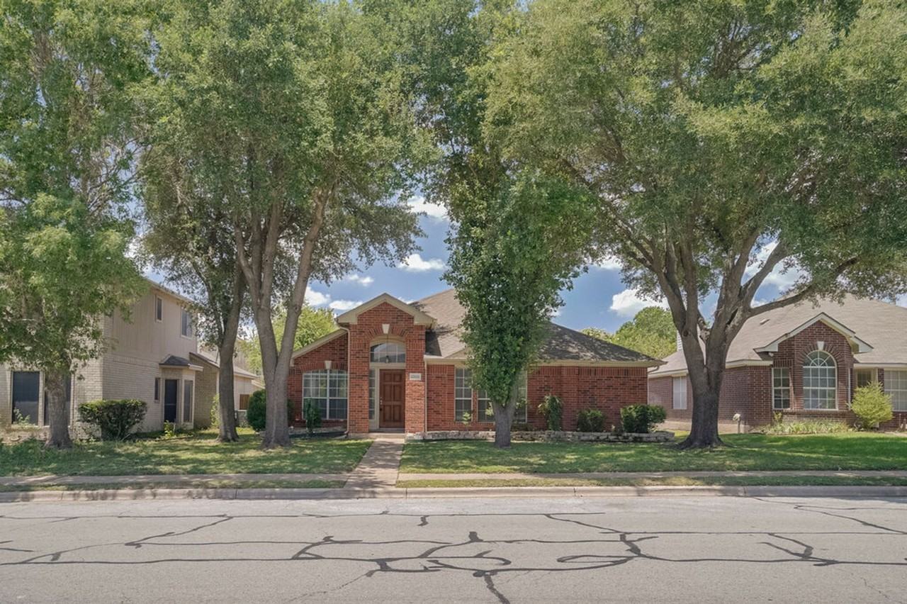 17004 Bishopsgate Dr - Photo 2 of 17