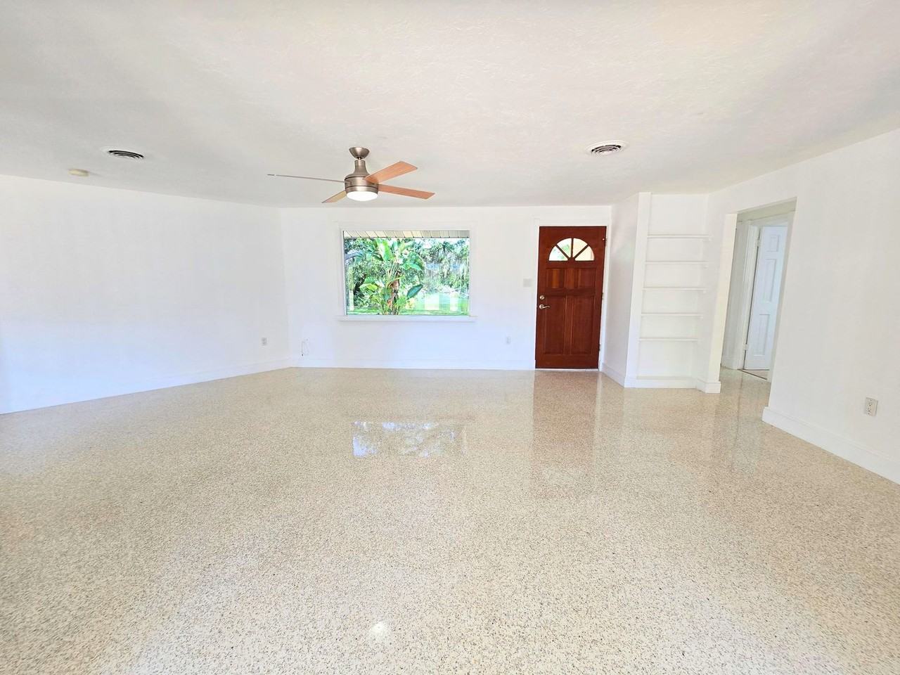 2101 Alvarado Ln - Photo 4 of 27