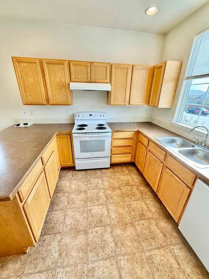 7374 Andover St - Photo 7 of 25