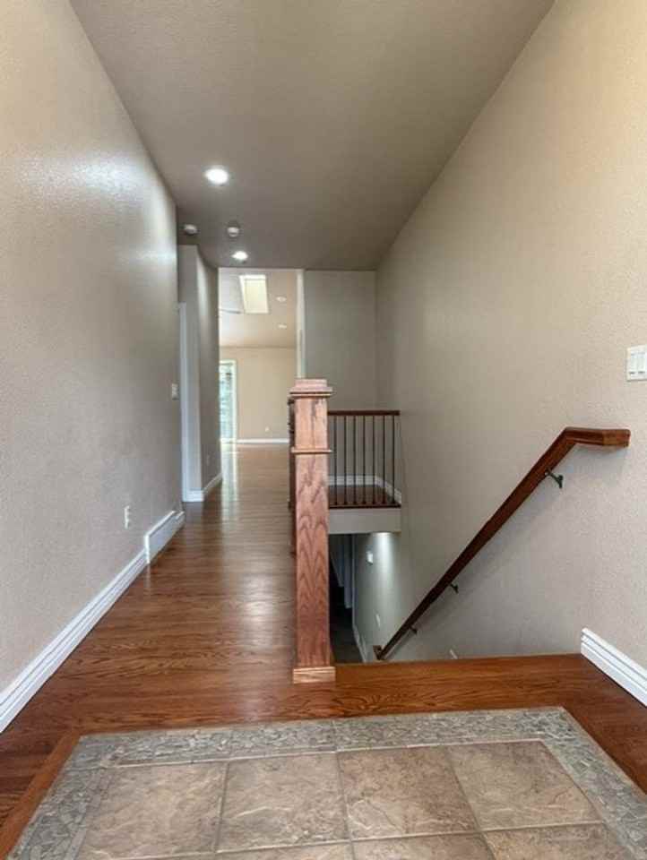 400 Sterling Dr - Photo 3 of 38