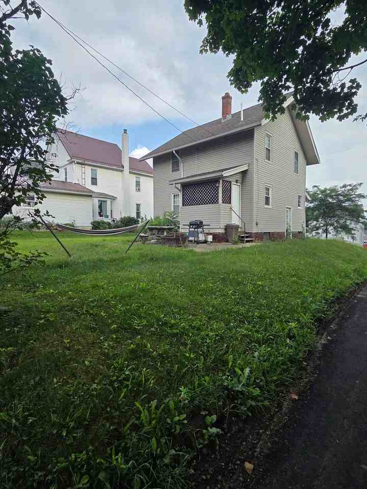 227 Banning Ave - Photo 2 of 11