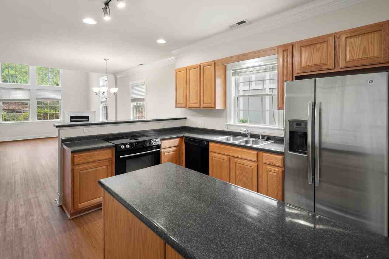 8 Trafalgar Cir - Photo 6 of 30