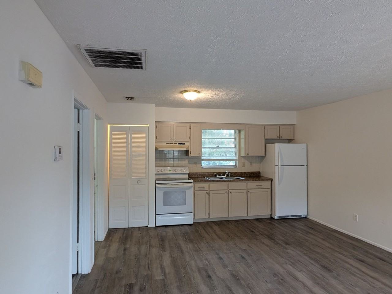 37232 Clinton Ave - Photo 5 of 12