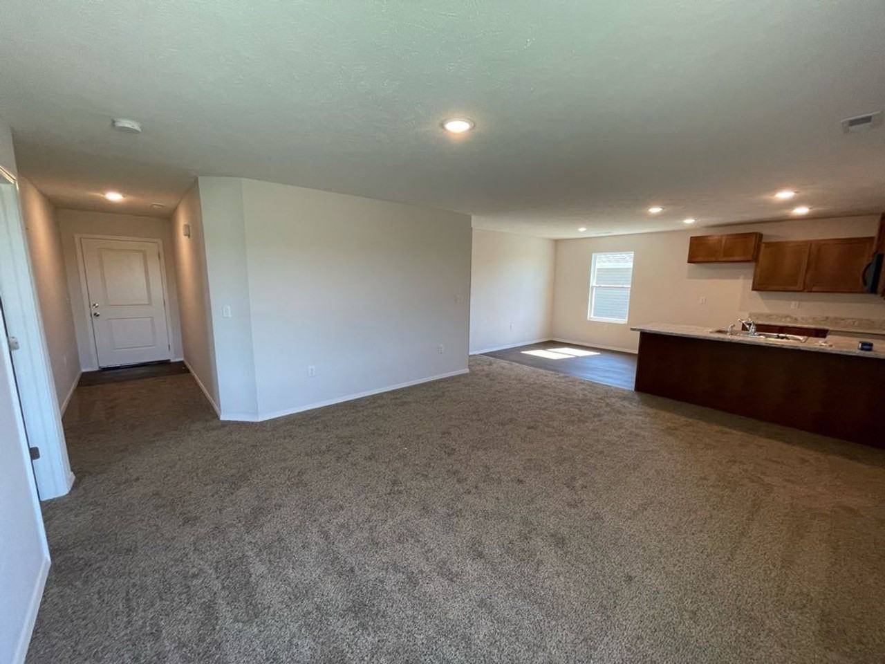 112 Pin Oak Dr - Photo 4 of 6