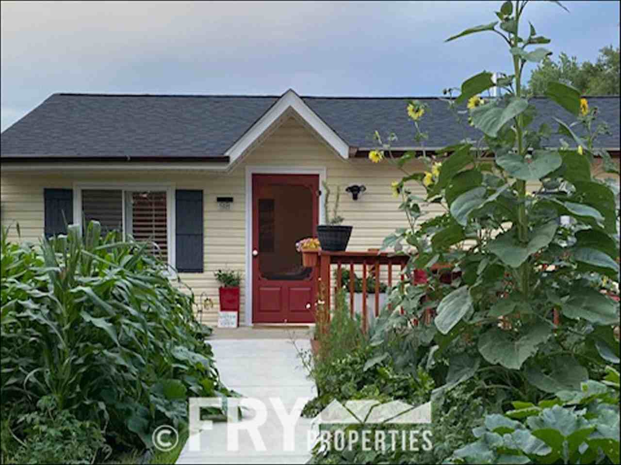 98 S Newland St - Photo 5 of 34