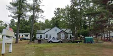 featured image of 889 Elm St