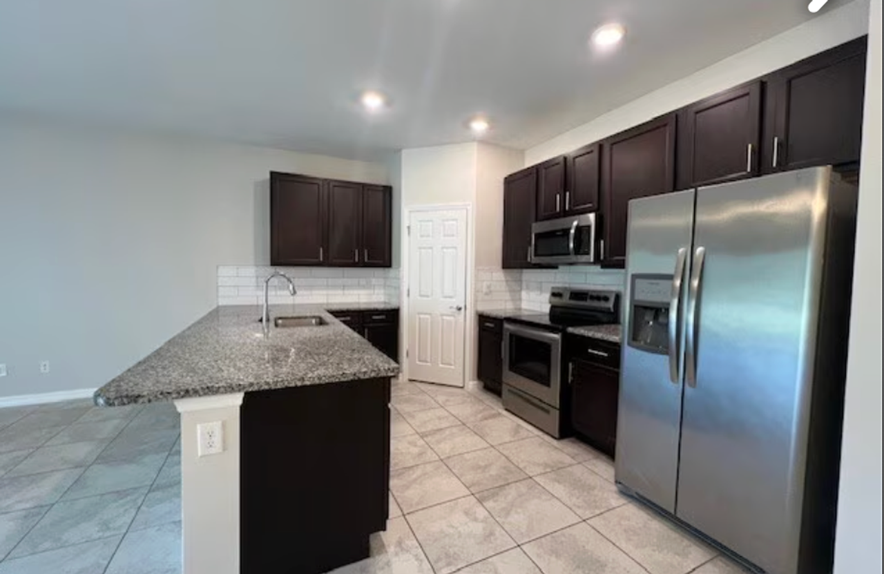 1039 San Cristobal Ave - Photo 4 of 17
