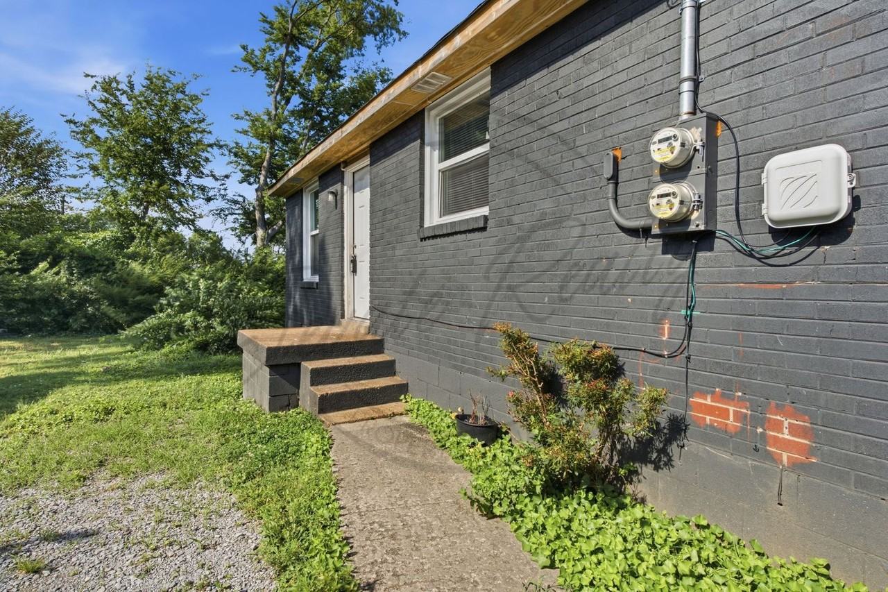 193 Welworth St - Photo 2 of 20
