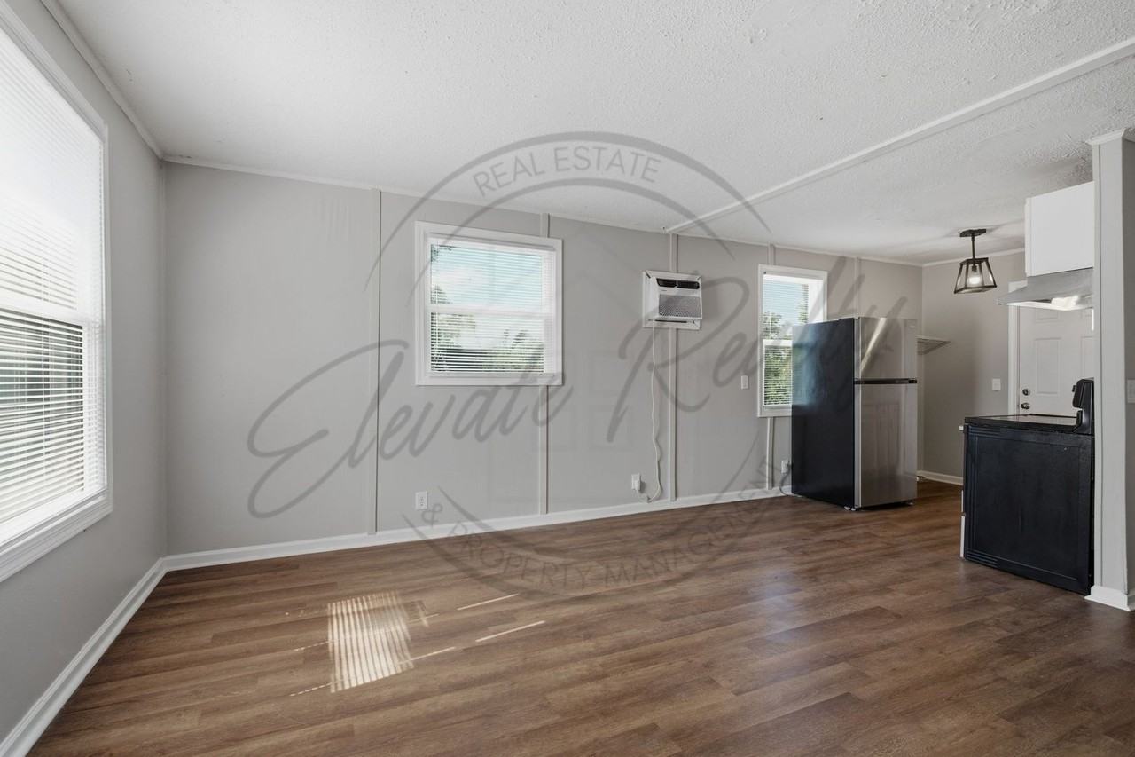 193 Welworth St - Photo 4 of 20