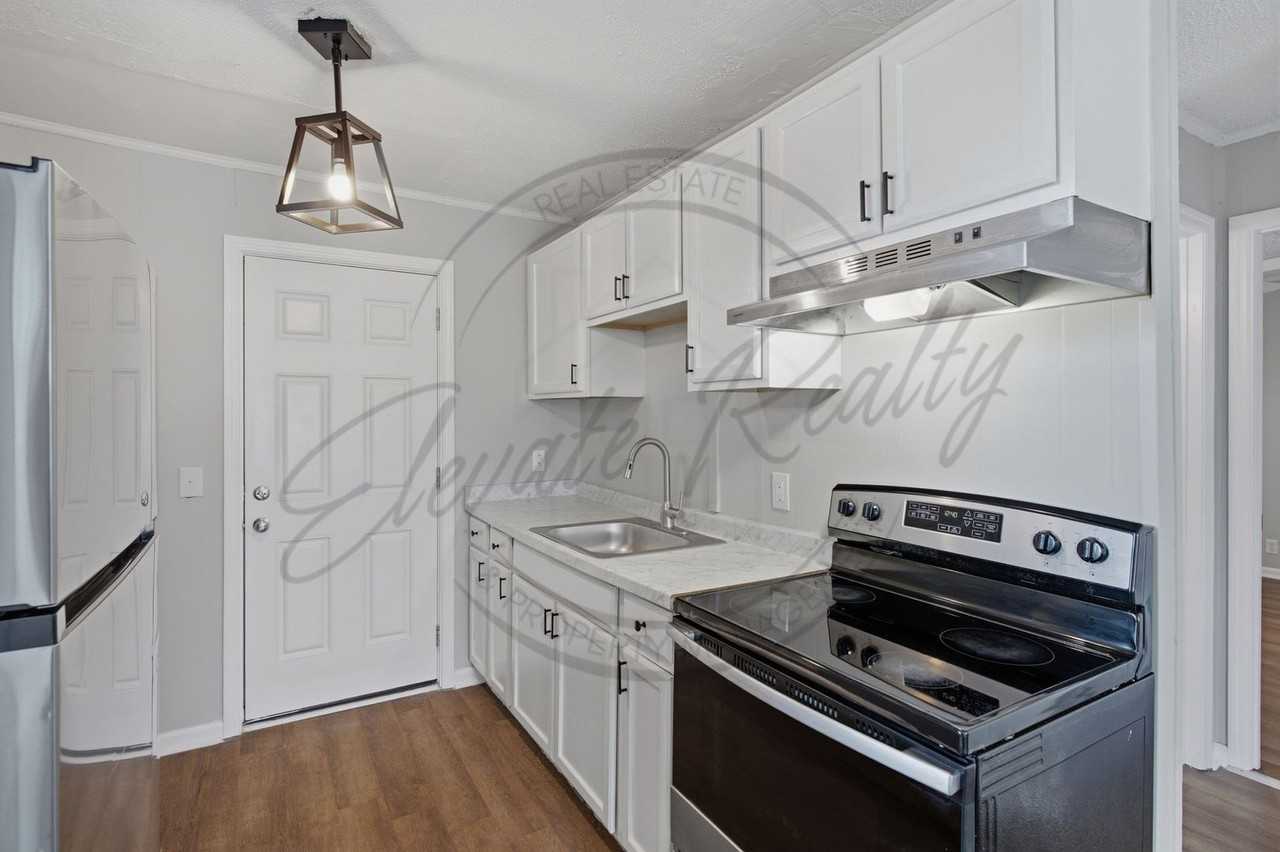 193 Welworth St - Photo 2 of 20