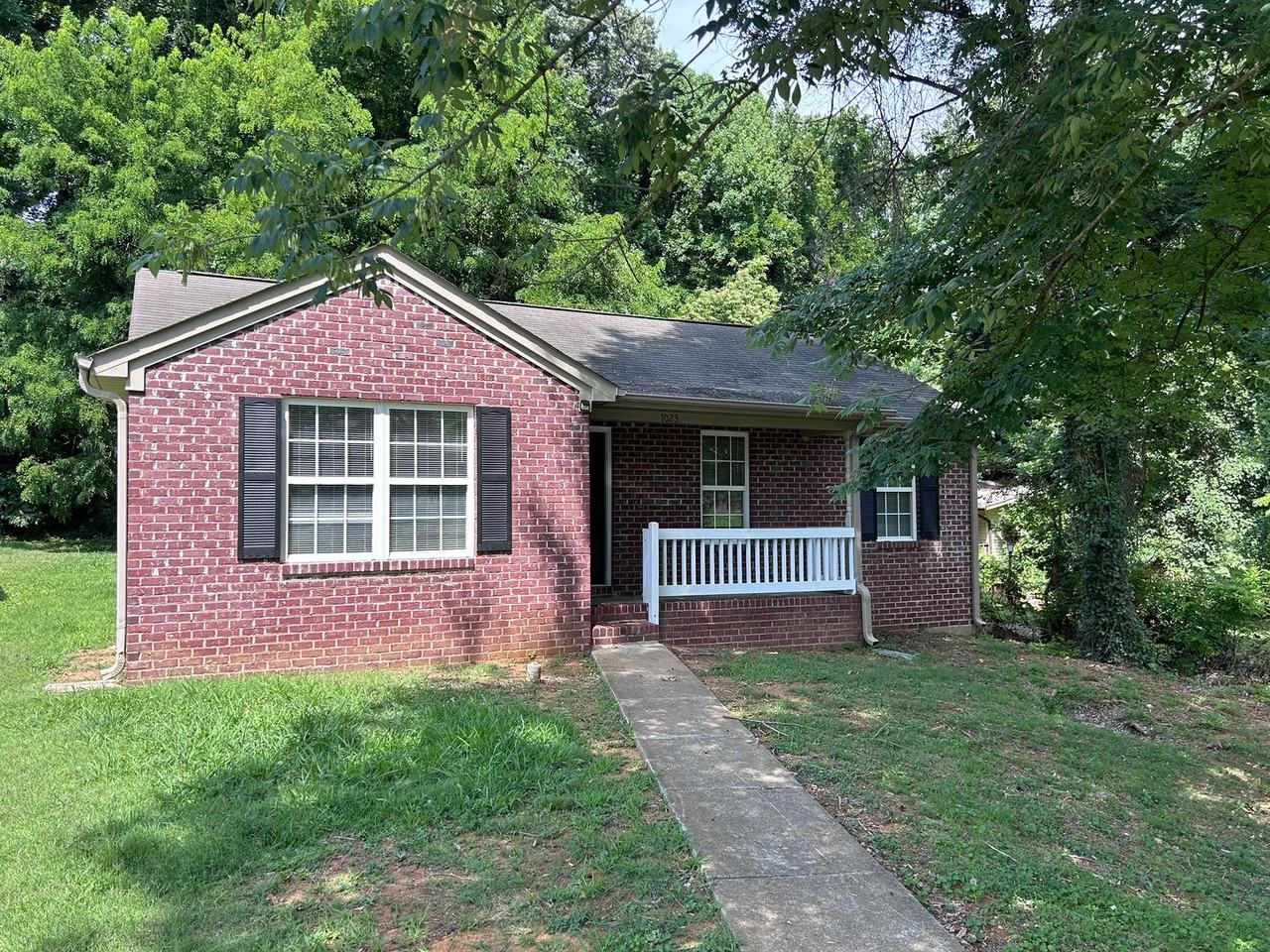 1023 N Manor Dr - Photo 2 of 2