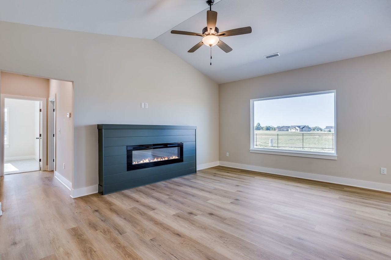 1017 Long Path St - Photo 4 of 27