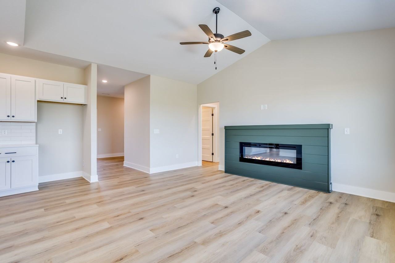 1017 Long Path St - Photo 5 of 27