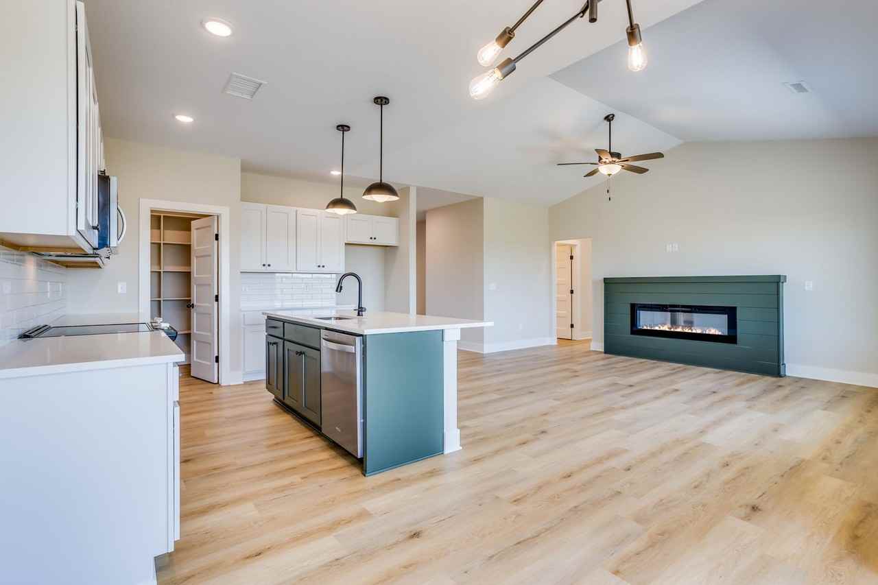 1017 Long Path St - Photo 6 of 27