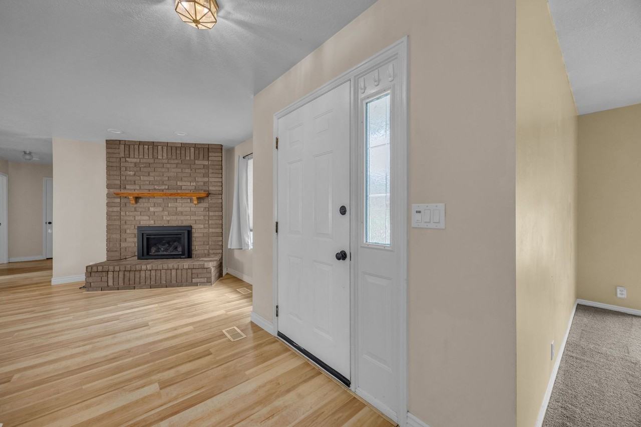 567 N Allanwood Pl - Photo 3 of 37
