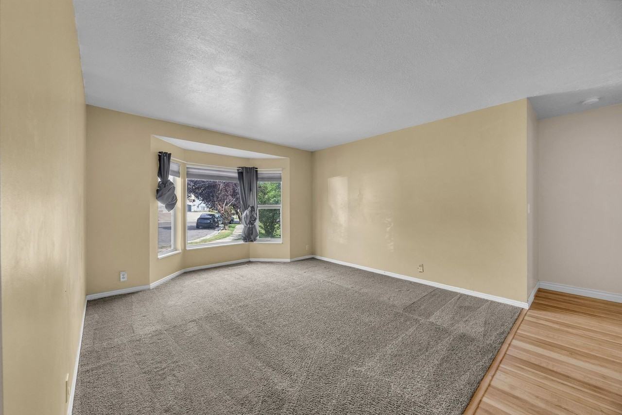 567 N Allanwood Pl - Photo 4 of 37