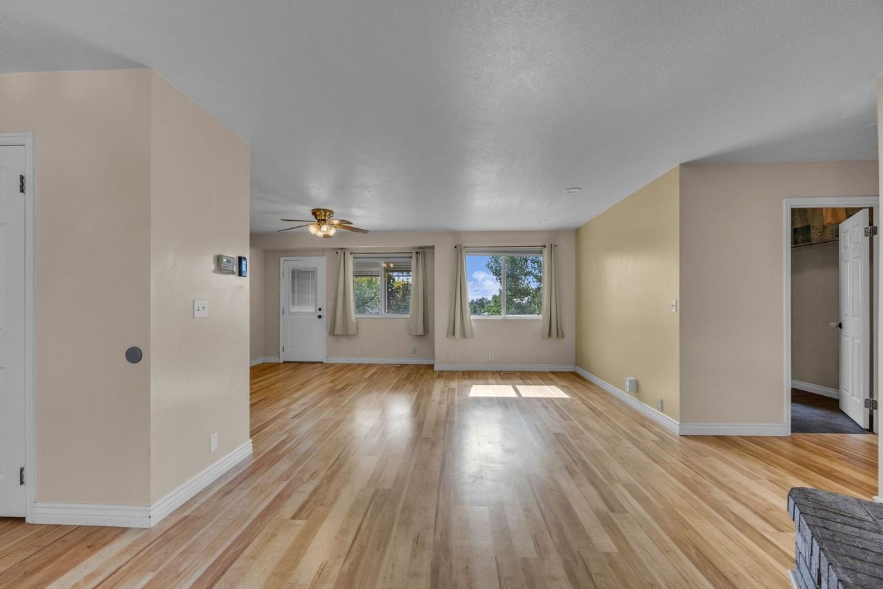 567 N Allanwood Pl - Photo 7 of 37