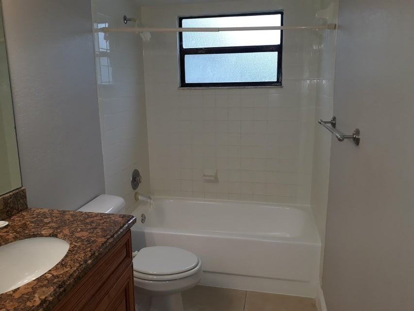 1477 Lake Crystal Dr - Photo 3 of 7