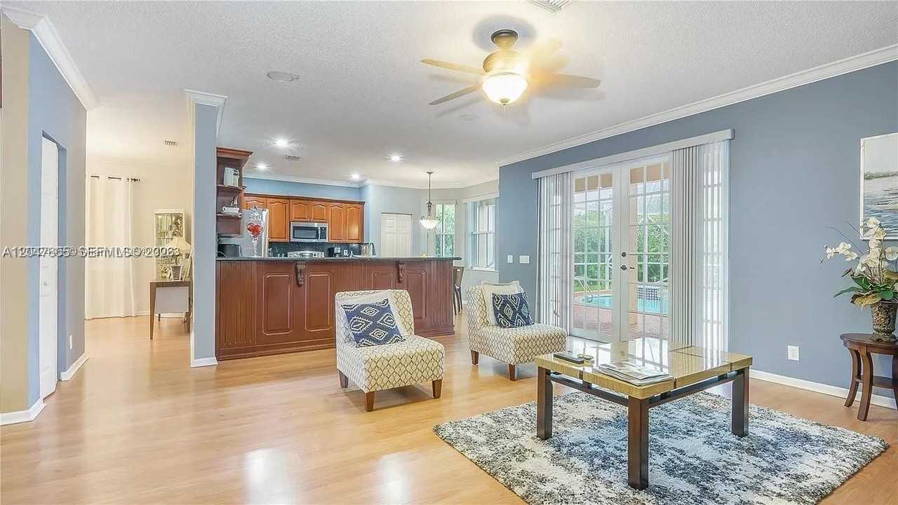 1714 Royal Grove Way - Photo 3 of 8