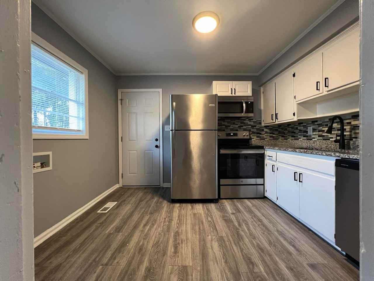 2903 Skyline Rd - Photo 3 of 9