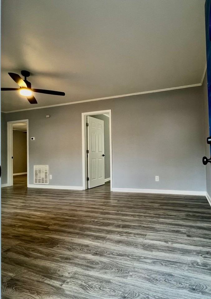 2926 Skyline Rd - Photo 2 of 11
