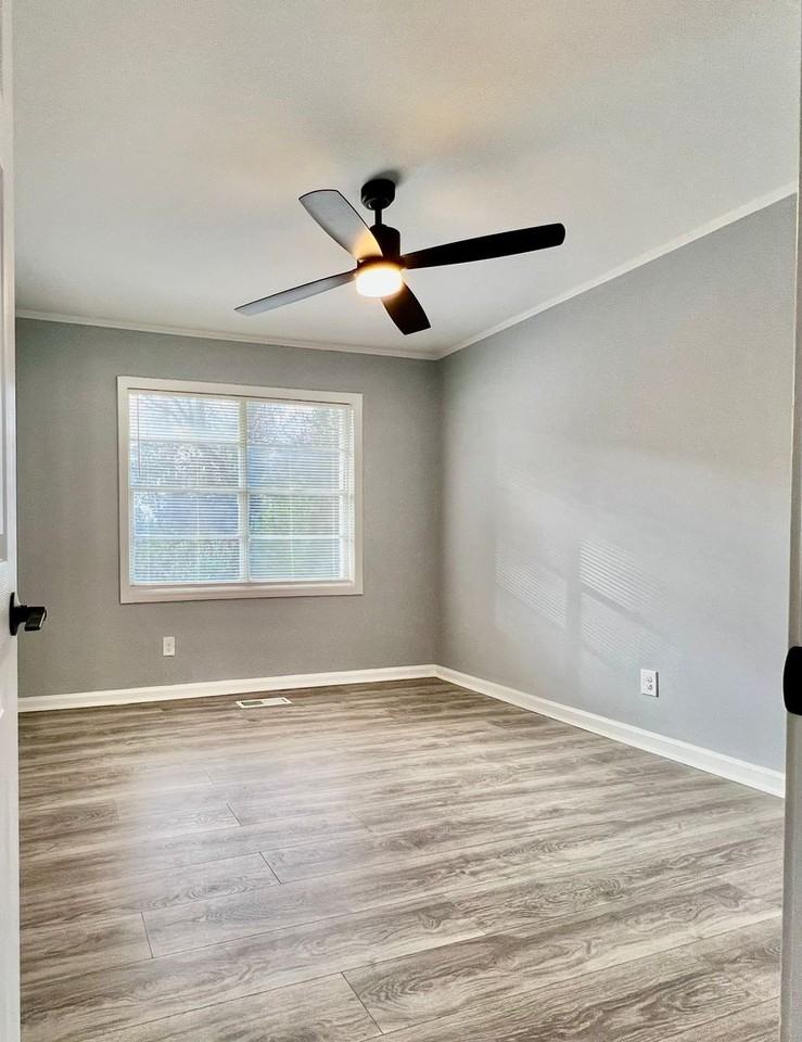 2926 Skyline Rd - Photo 4 of 11