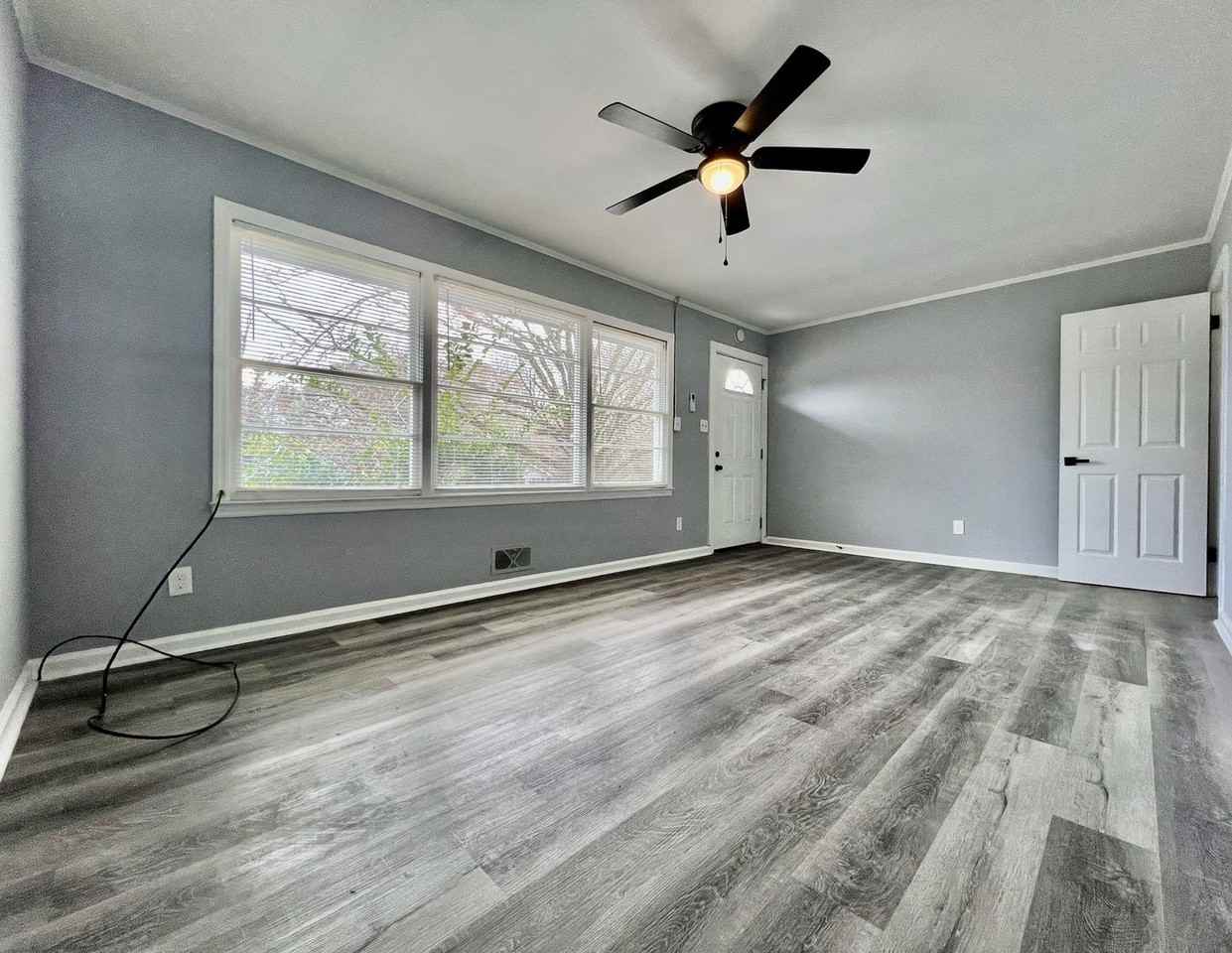 2901 Skyline Rd - Photo 2 of 10