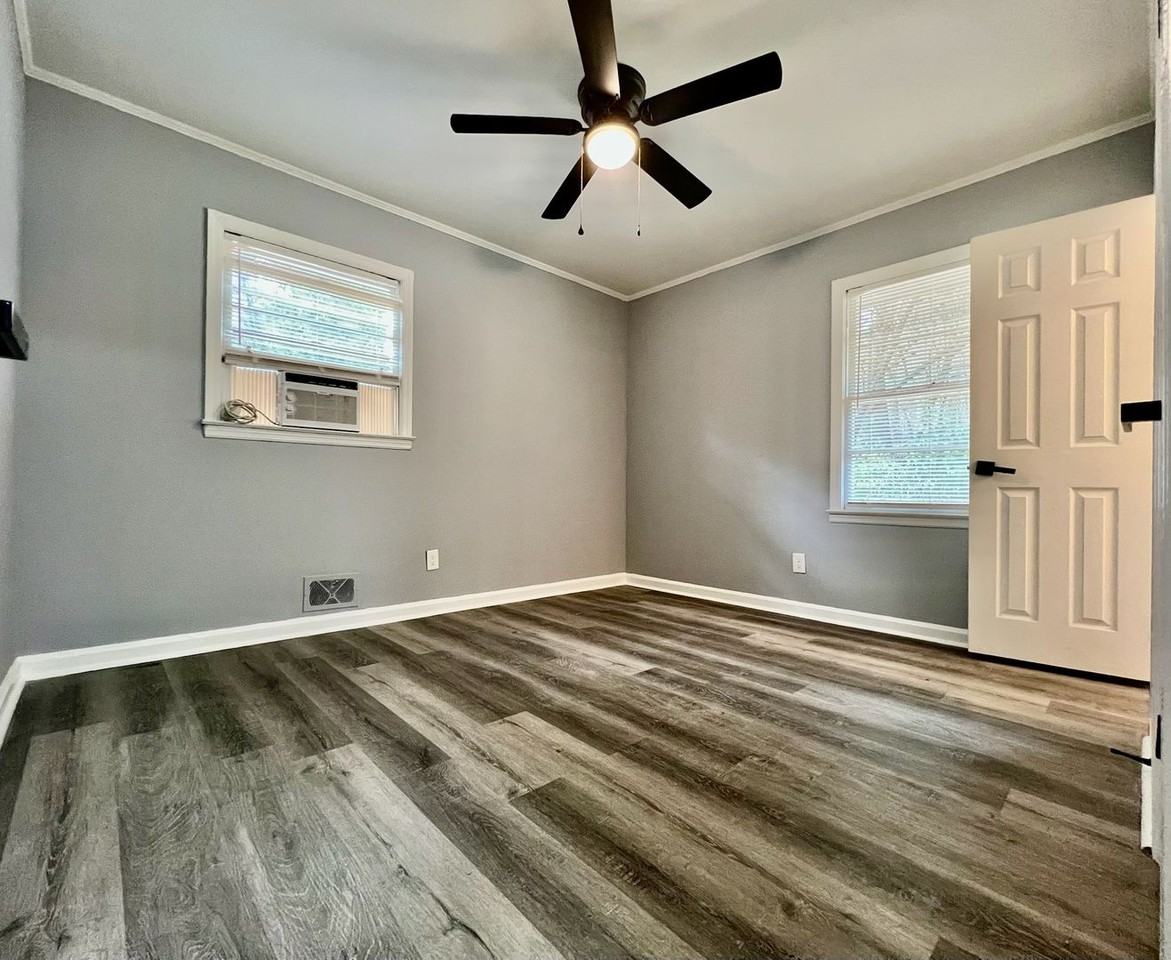 2901 Skyline Rd - Photo 3 of 10