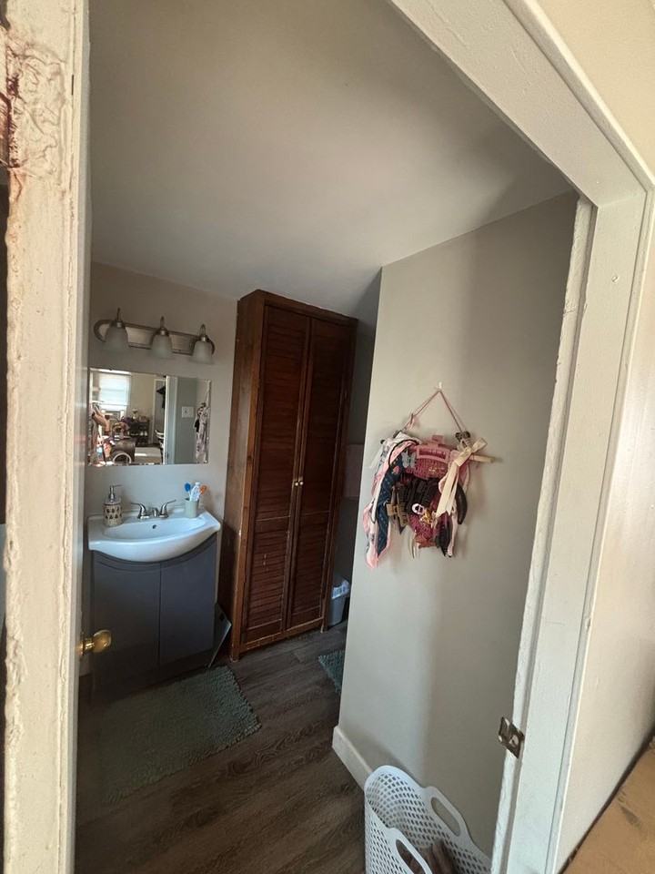 511 W 2nd St - Photo 3 of 9