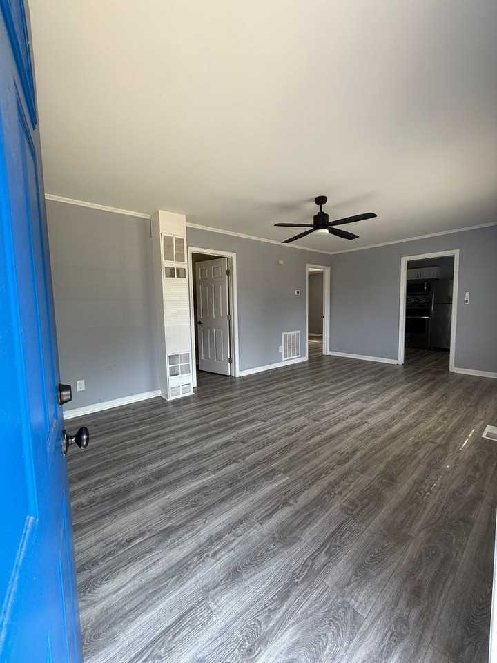 2913 Skyline Rd - Photo 2 of 9