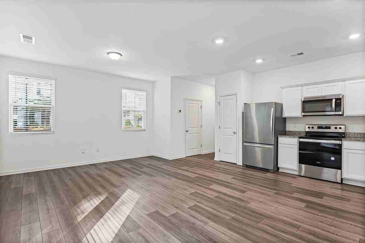 443 Union Station St - Photo 7 of 34