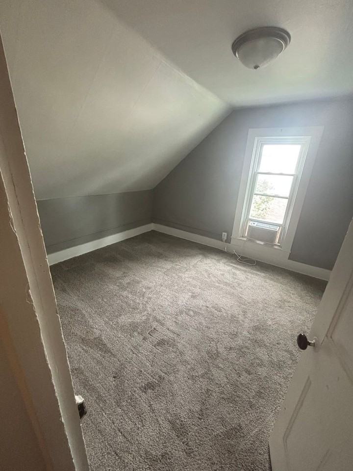 703 State St - Photo 6 of 7