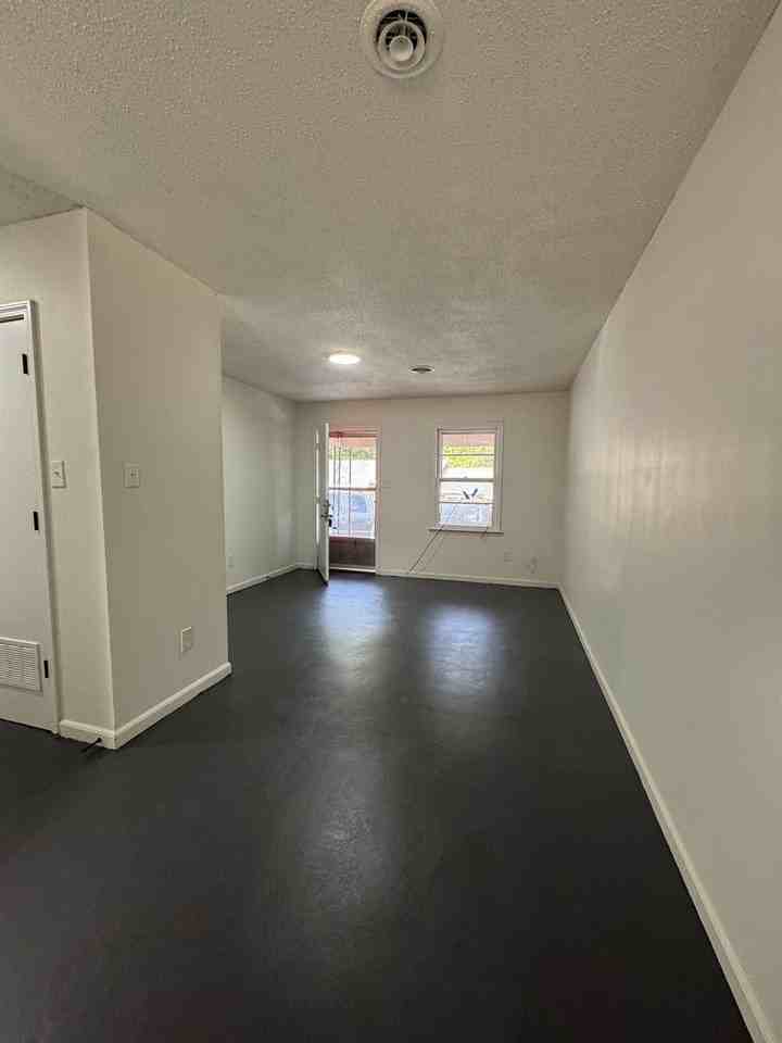 818 Taggart Ave Apt F - Photo 5 of 27