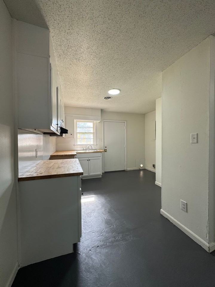 818 Taggart Ave Apt F - Photo 6 of 27