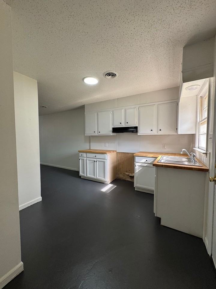 818 Taggart Ave Apt F - Photo 7 of 27