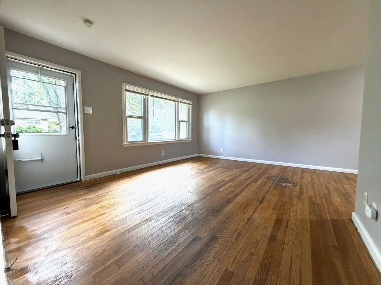 38 Fenwick Dr - Photo 2 of 13