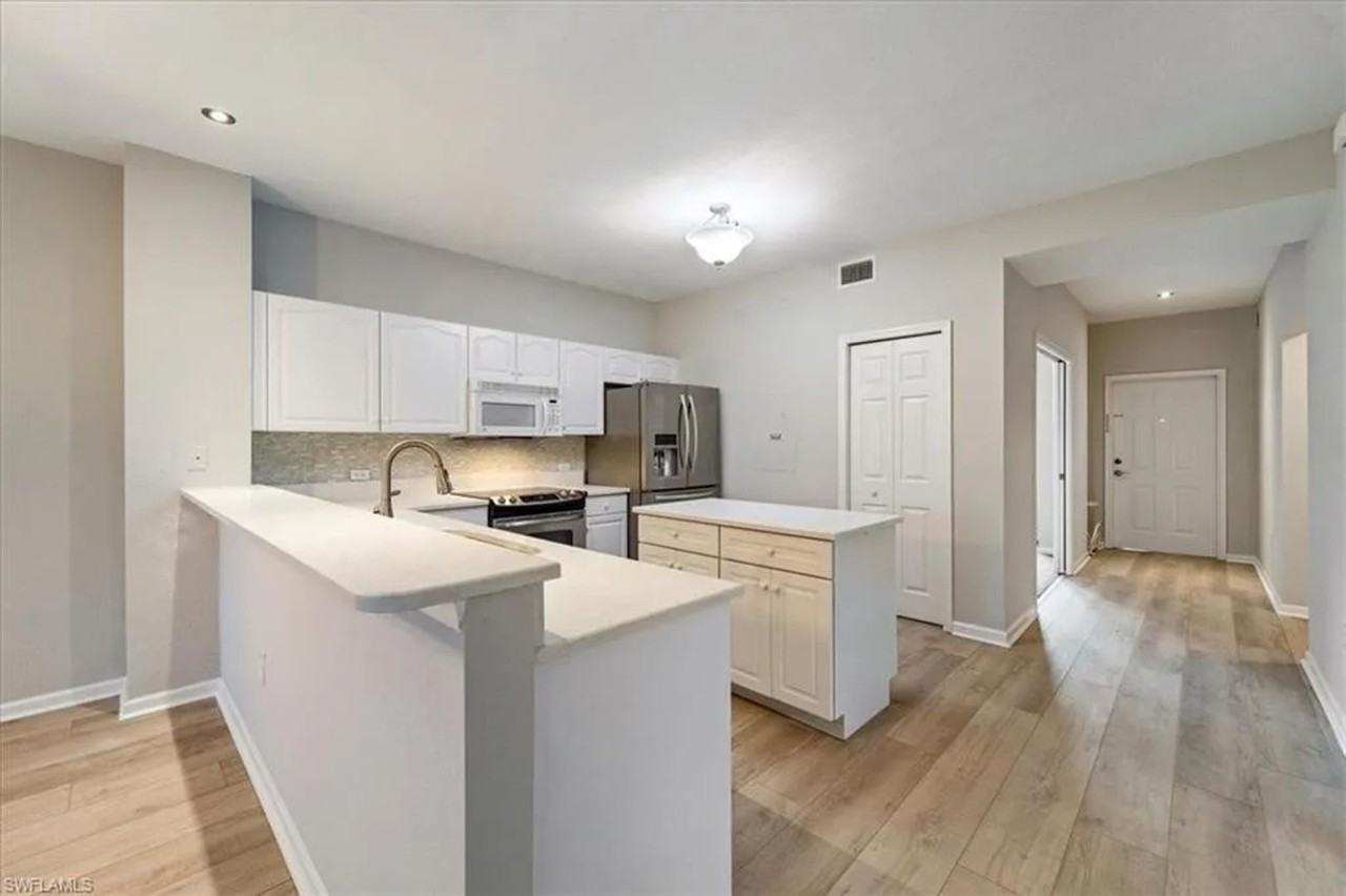 10044 Heather Ln - Photo 2 of 7