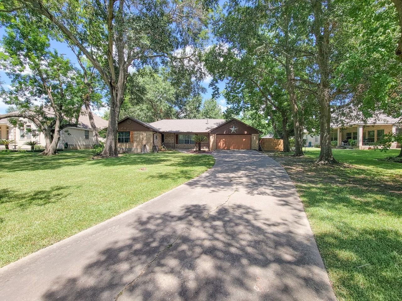 10282 Valley Dr S - Photo 3 of 40