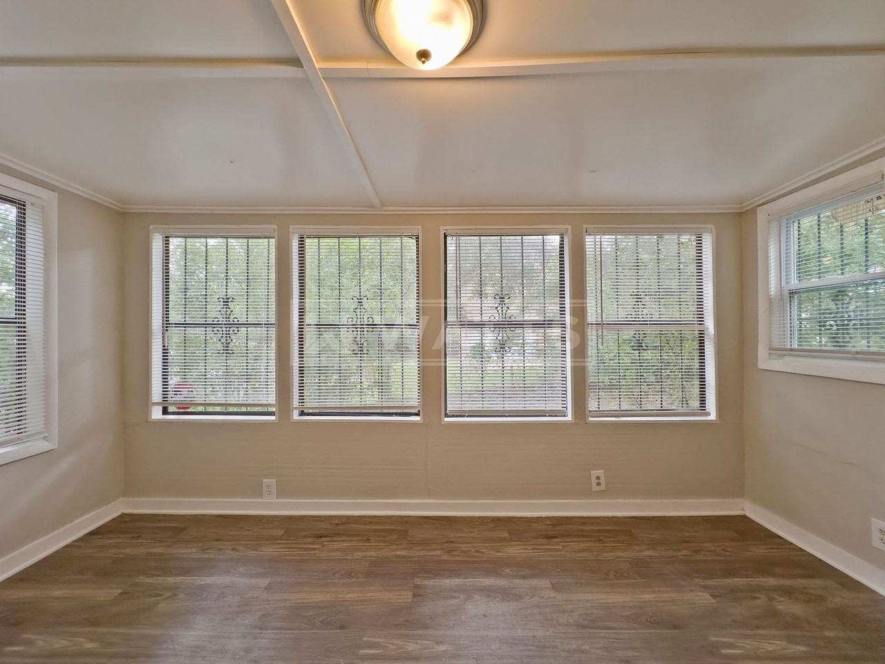1400 Freda Dr - Photo 5 of 19
