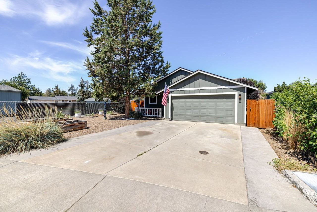 295 Sw 25th St - Photo 3 of 39