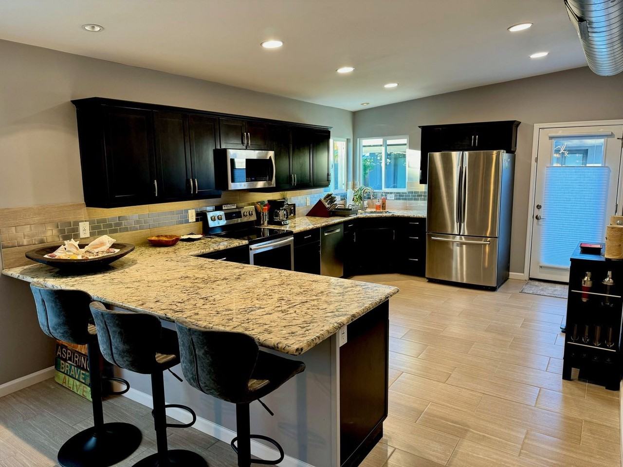 1510 E Whitton Ave - Photo 3 of 30