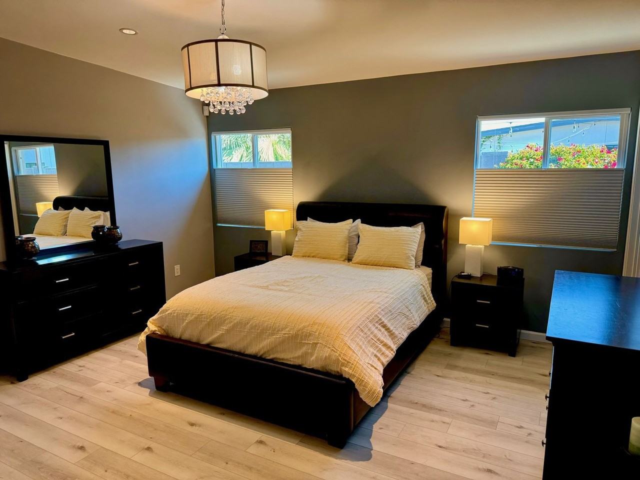 1510 E Whitton Ave - Photo 5 of 30