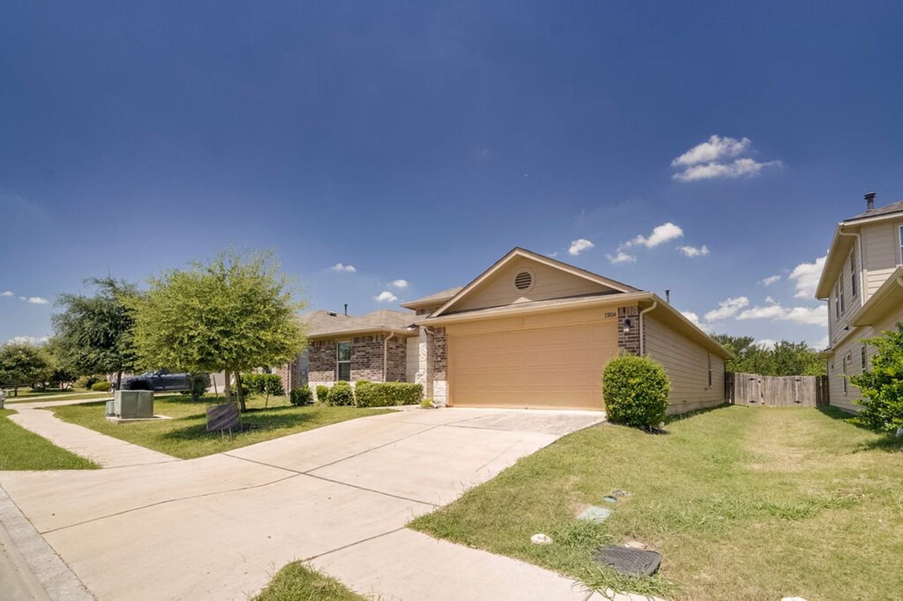 13804 Cantarra Dr - Photo 2 of 20