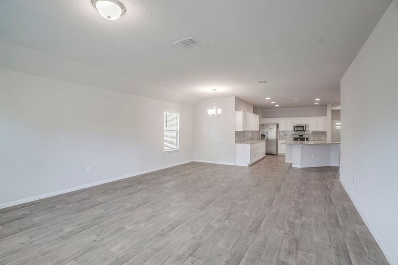 13804 Cantarra Dr - Photo 6 of 20