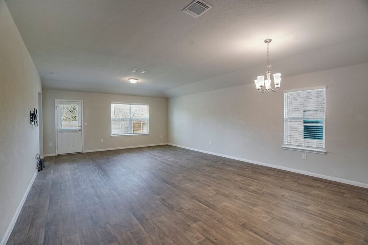 13804 Cantarra Dr - Photo 7 of 20