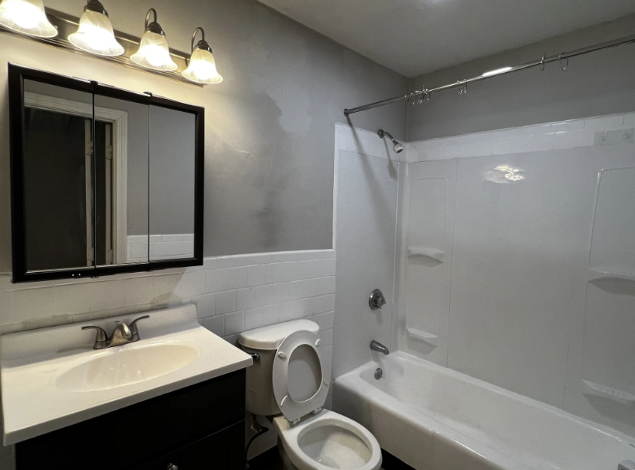 2A Woodlawn St - Photo 2 of 10