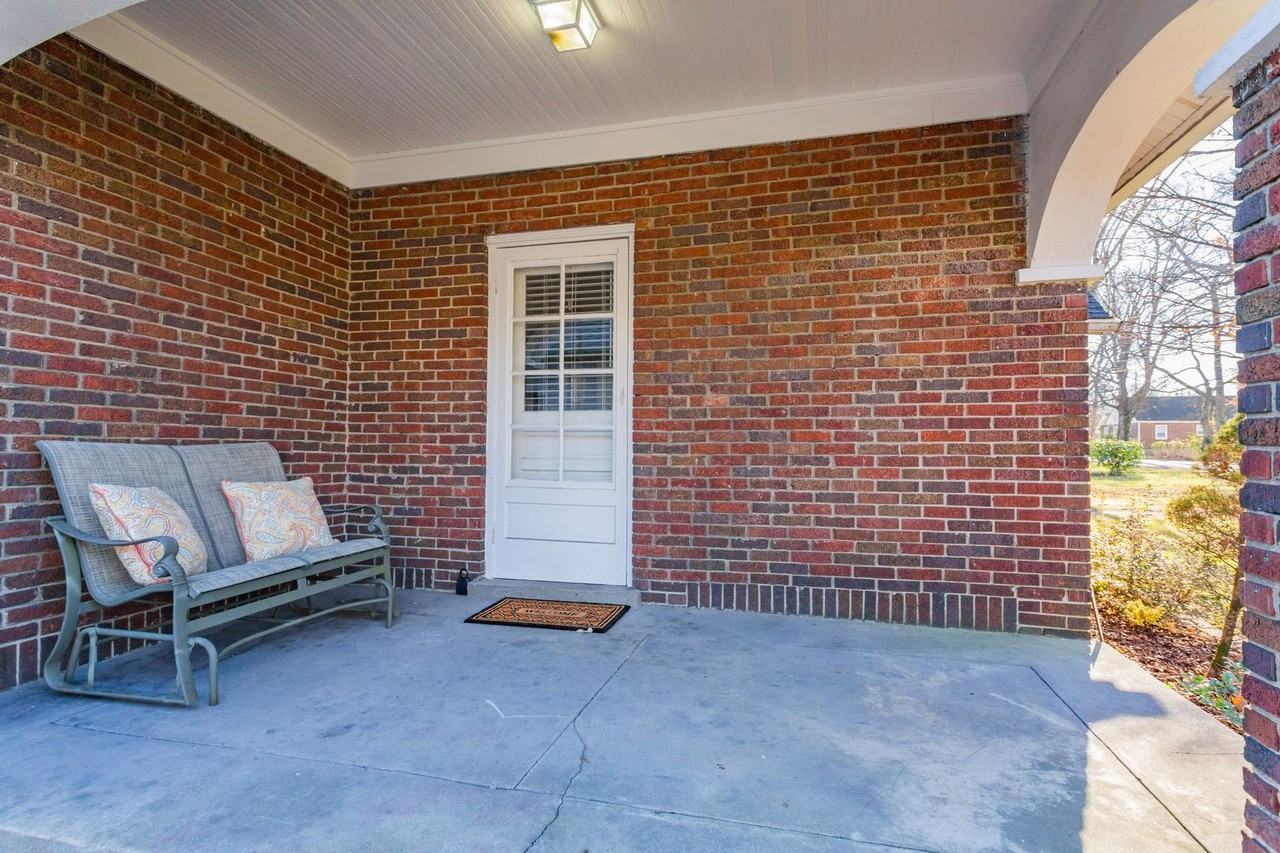 3204 Wingate Ave - Photo 2 of 32