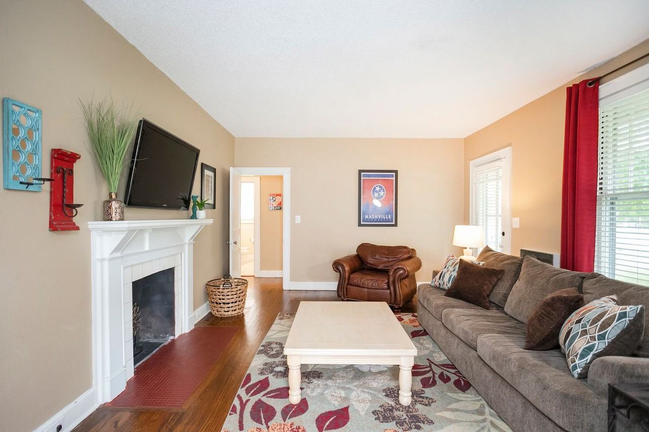 3204 Wingate Ave - Photo 5 of 32