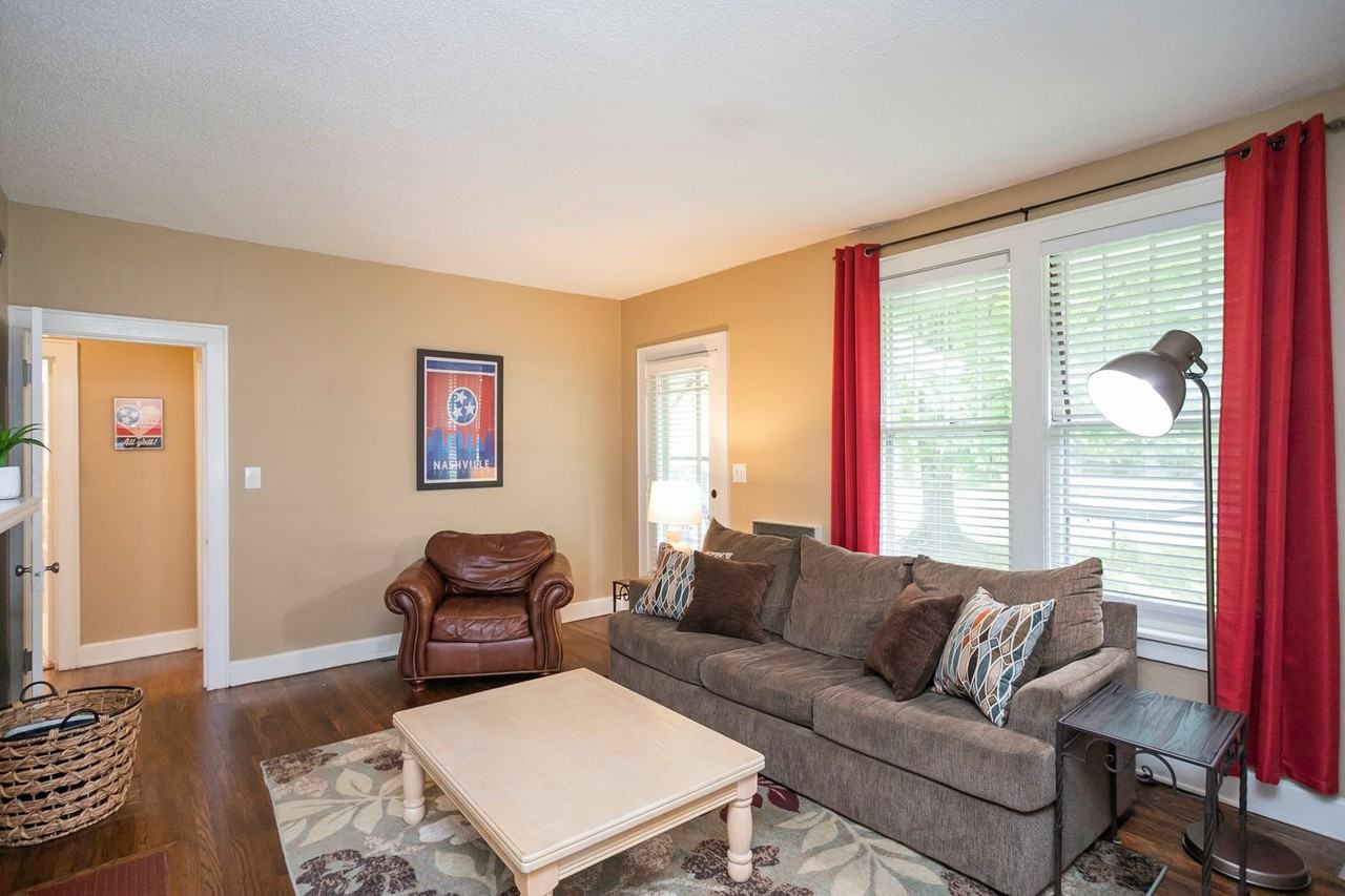 3204 Wingate Ave - Photo 6 of 32