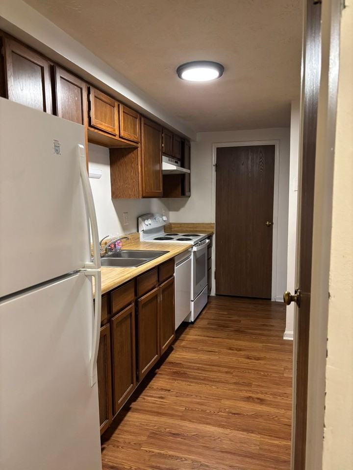 798 Southern Hills Dr - Photo 3 of 15